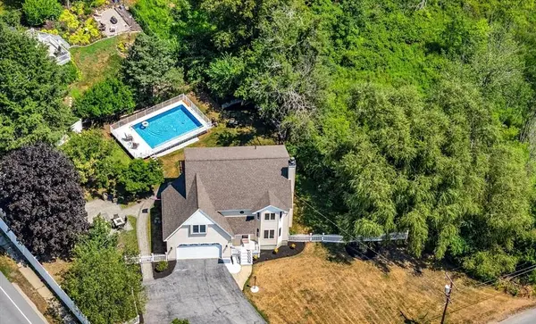 57 Clinton St, Amesbury, MA 01913