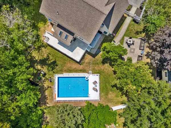 57 Clinton St, Amesbury, MA 01913