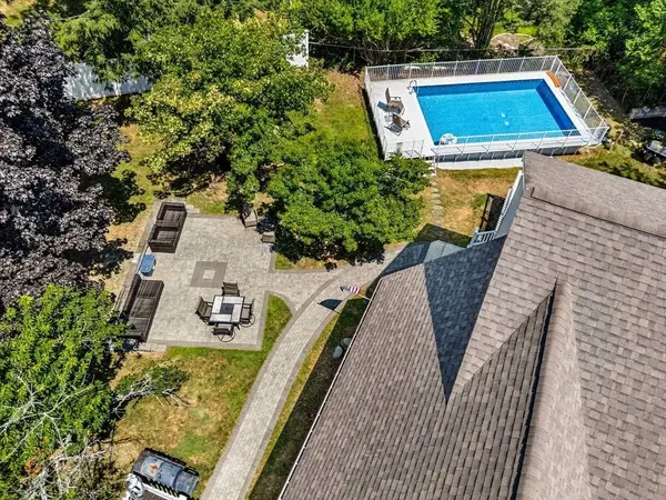 57 Clinton St, Amesbury, MA 01913
