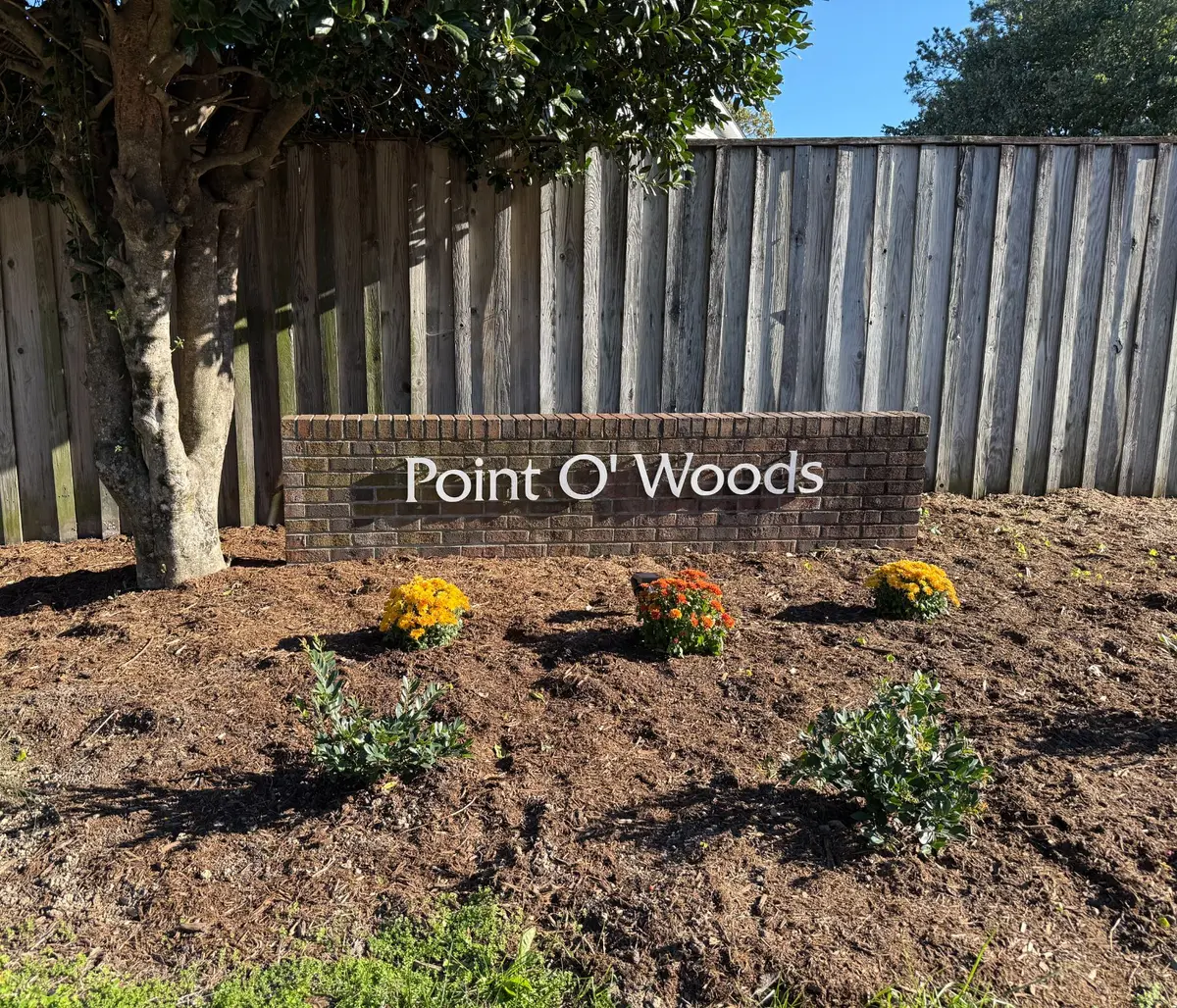 Neighborhood_Entrance_Sign_PointOWoods_2