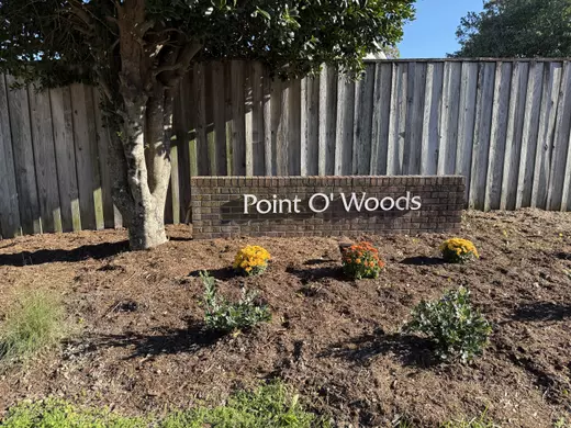 Neighborhood_Entrance_Sign_PointOWoods_2