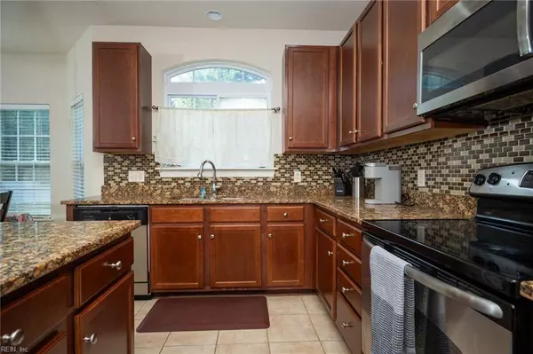 1304 Kemp Bridge DR, Chesapeake, VA 23320