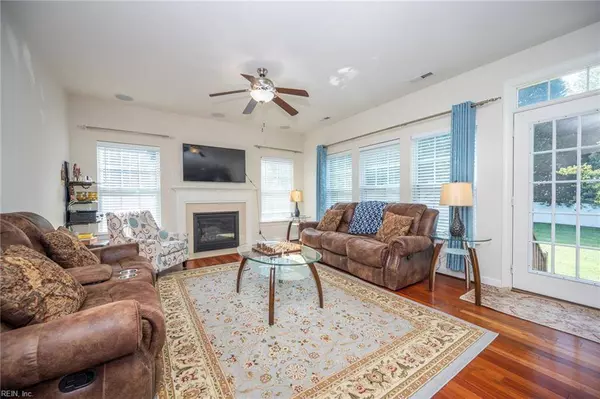 1304 Kemp Bridge DR, Chesapeake, VA 23320