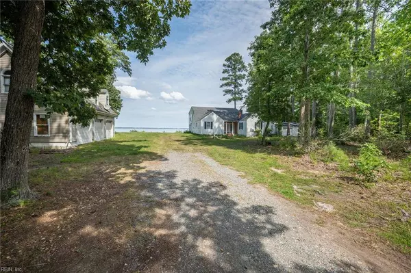 10409 Rainbow RD, Carrollton, VA 23314