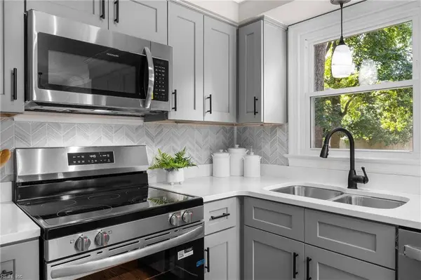 1605 Dey Cove DR, Virginia Beach, VA 23454