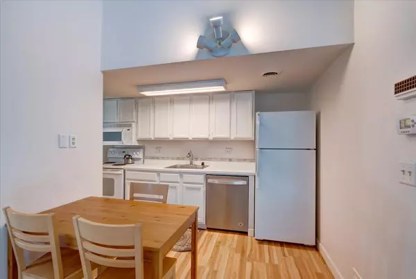 535 D'Onofrio Drive #6, Madison, WI 53719