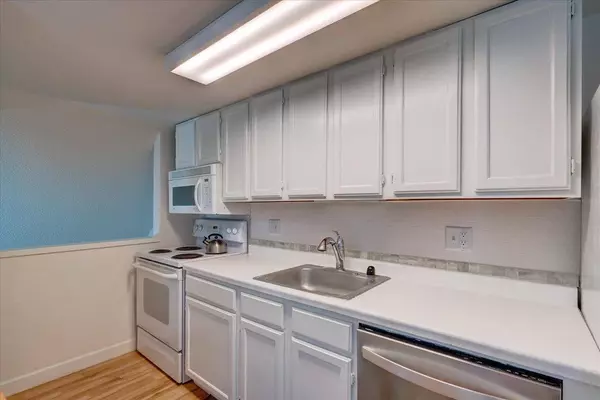 535 D'Onofrio Drive #6, Madison, WI 53719