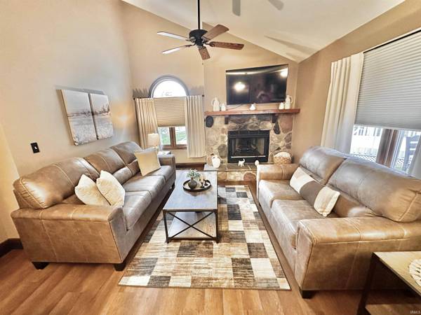 1537 N Oakhill Drive #B-3, South Bend, IN 46637-5679