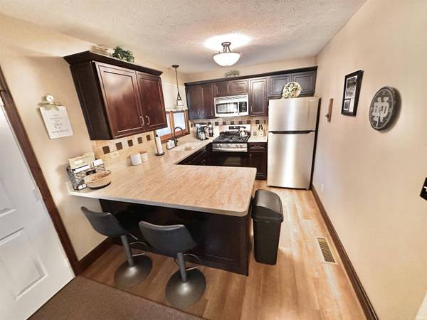 1537 N Oakhill Drive #B-3, South Bend, IN 46637-5679