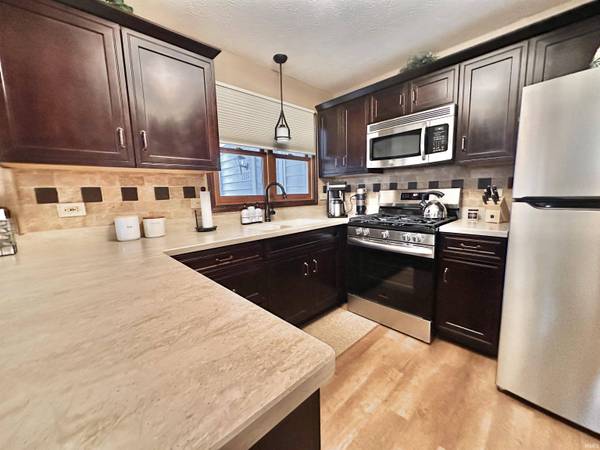 1537 N Oakhill Drive #B-3, South Bend, IN 46637-5679