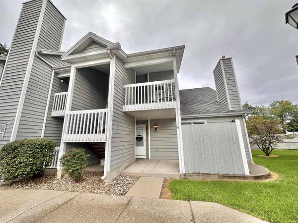 1537 N Oakhill Drive, South Bend, IN 46637-5679