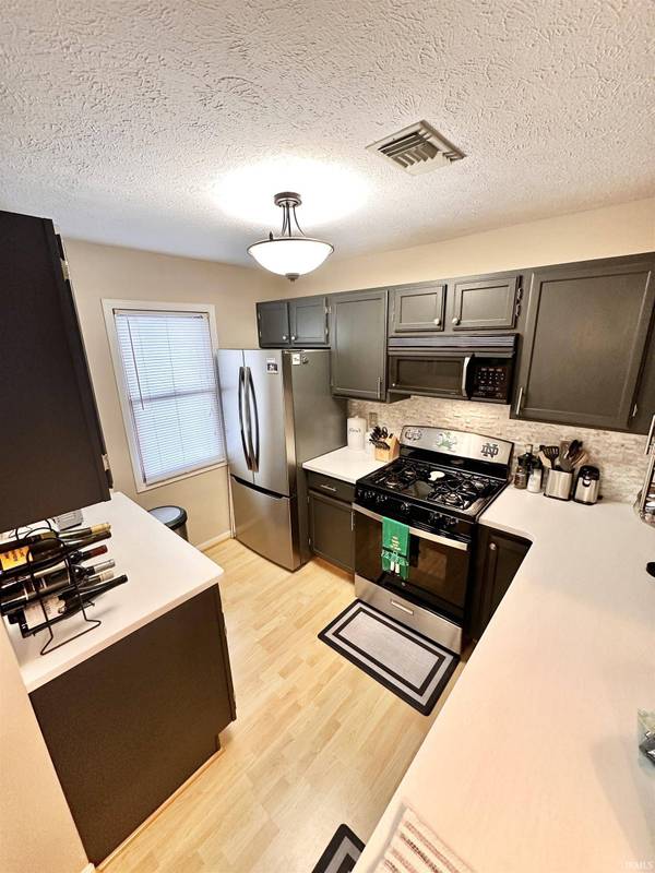 1520 N Oakhill Drive #L5, South Bend, IN 46637-5677