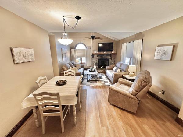 1537 N Oakhill Drive, South Bend, IN 46637-5679