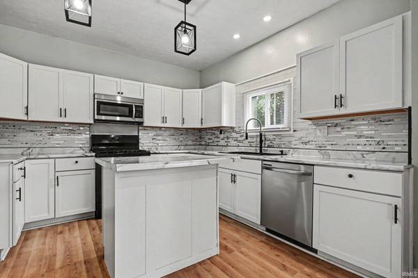 946 S 25Th Street, South Bend, IN 46615-1708