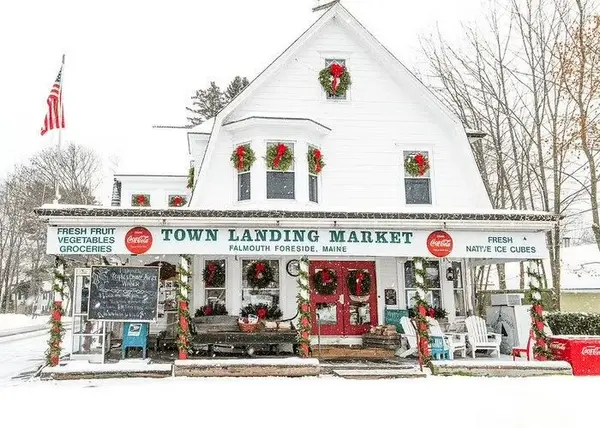 feature image of A Simple Guide to Moving to Falmouth, Maine