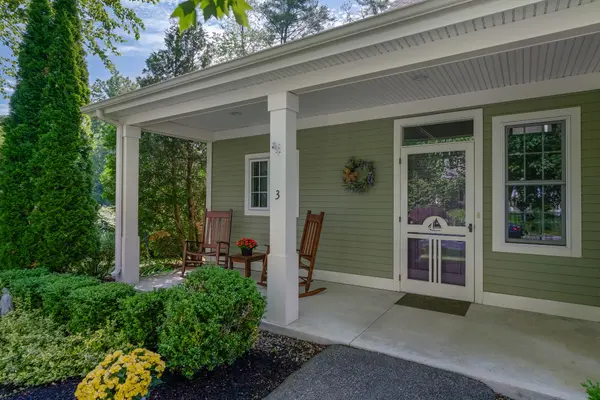 3 Mainsail Ln #3, Saco, ME 04072-2161