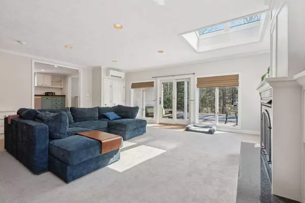 15 Brookside DR, Falmouth, ME 04105