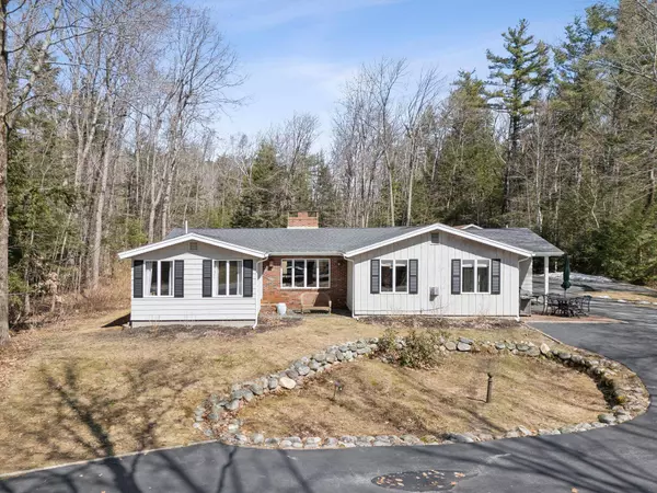 15 Brookside DR, Falmouth, ME 04105