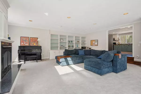 15 Brookside DR, Falmouth, ME 04105