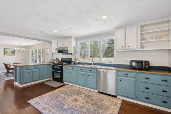 15 Brookside DR, Falmouth, ME 04105