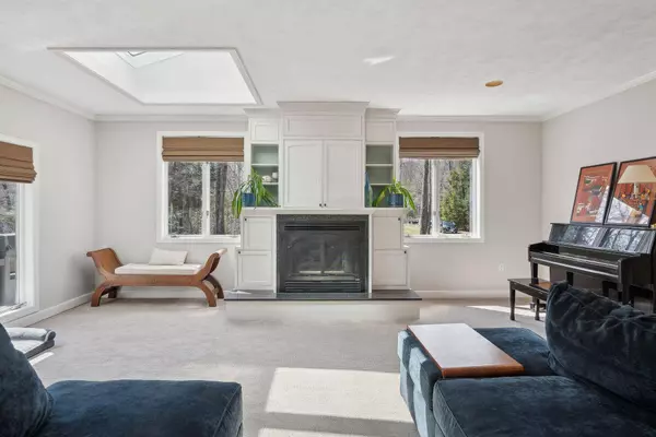 15 Brookside DR, Falmouth, ME 04105