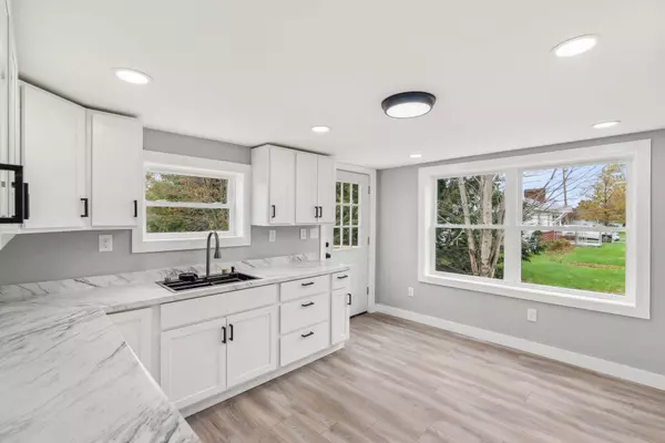 167 Windsor RD, China, ME 04358