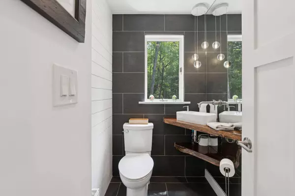 72 Lakeside DR, Falmouth, ME 04105