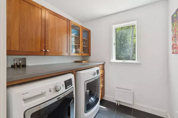 72 Lakeside DR, Falmouth, ME 04105