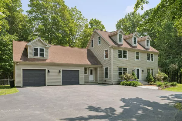 72 Lakeside DR, Falmouth, ME 04105