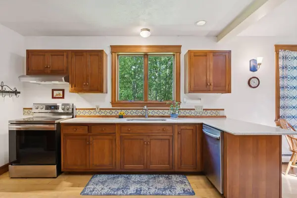 21 Stonecrest DR, Falmouth, ME 04105