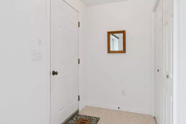 36 Colonial WAY #36, Auburn, ME 04210