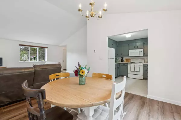 36 Colonial WAY #36, Auburn, ME 04210