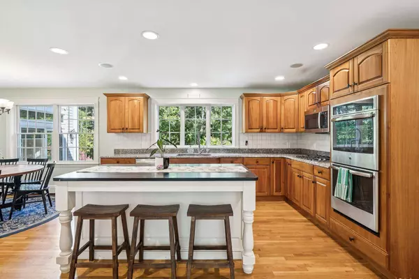 4 Periwinkle WAY, Falmouth, ME 04105