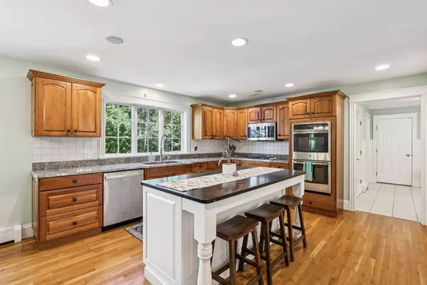 4 Periwinkle WAY, Falmouth, ME 04105