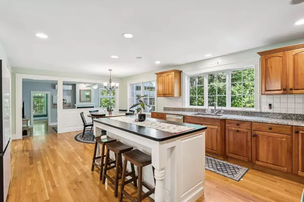 4 Periwinkle WAY, Falmouth, ME 04105