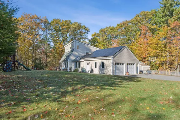 15 Susan LN, Falmouth, ME 04105