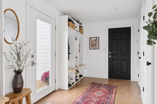 15 Susan LN, Falmouth, ME 04105