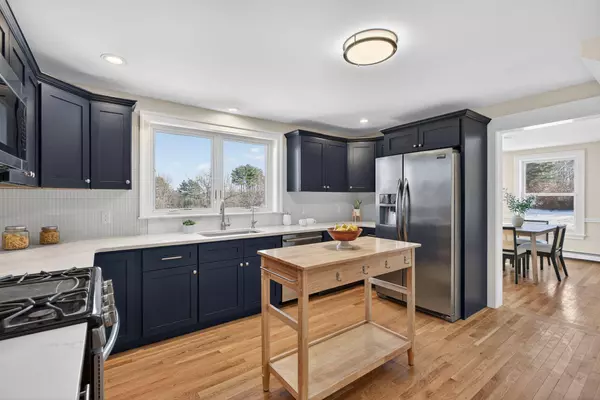 487 Gray RD, North Yarmouth, ME 04097