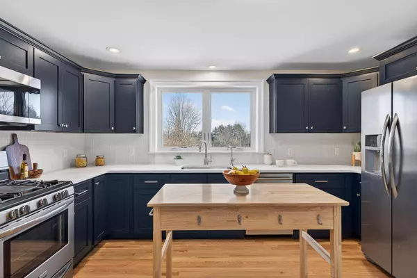 487 Gray RD, North Yarmouth, ME 04097