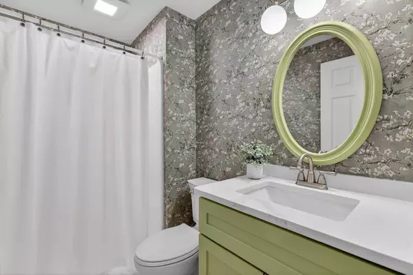 487 Gray RD, North Yarmouth, ME 04097