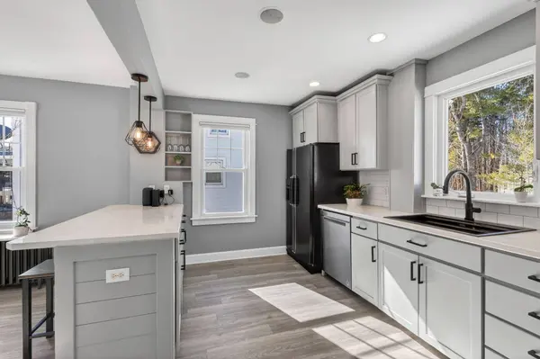 858 Riverside ST, Portland, ME 04103