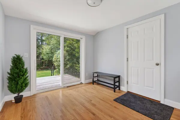 3 Whitney RD, Falmouth, ME 04105