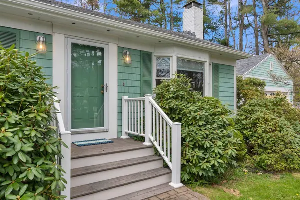 3 Whitney RD, Falmouth, ME 04105