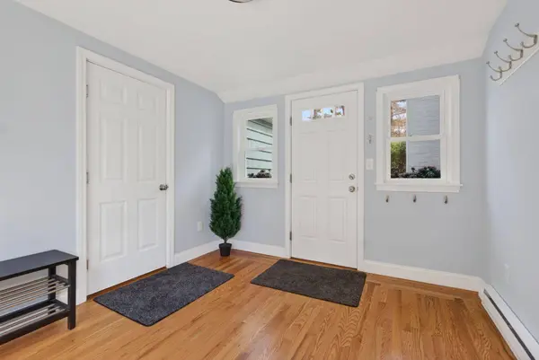 3 Whitney RD, Falmouth, ME 04105
