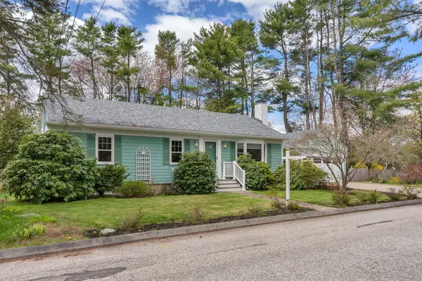 3 Whitney RD, Falmouth, ME 04105