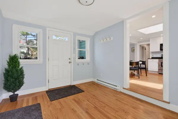3 Whitney RD, Falmouth, ME 04105