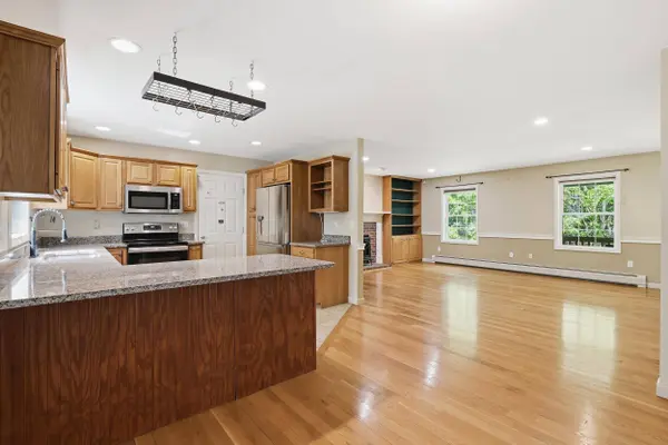 36 Wescott CIR, Buxton, ME 04093