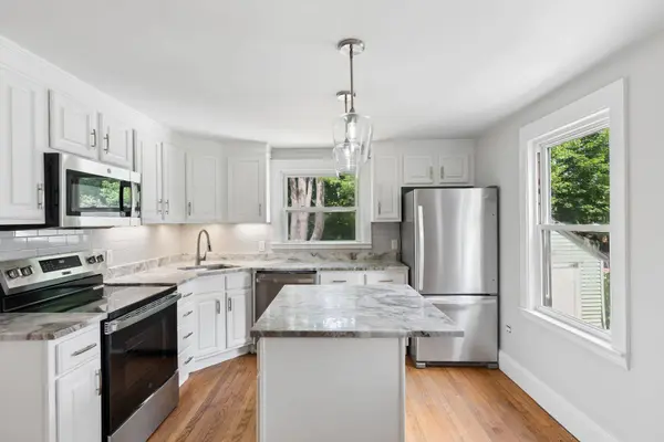 19 Fairlawn AVE, Westbrook, ME 04092