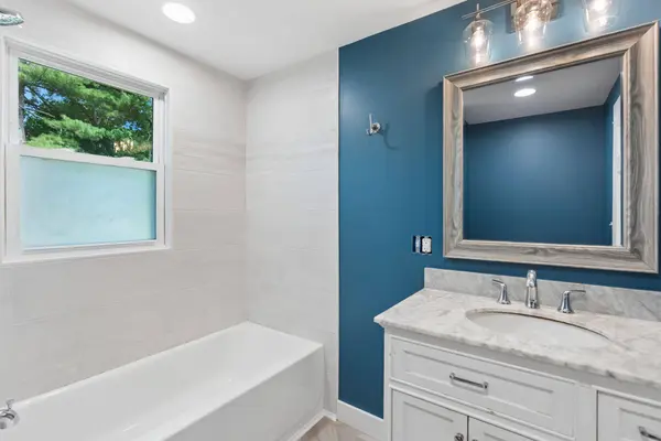 19 Fairlawn AVE, Westbrook, ME 04092