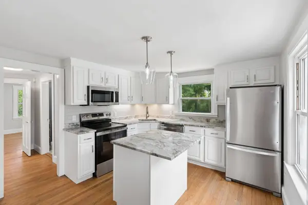 19 Fairlawn AVE, Westbrook, ME 04092